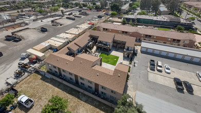 16405 Valencia Ave in Fontana, CA - Building Photo - Building Photo