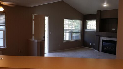 1656 Kennedy Pl in Dupont, WA - Foto de edificio - Building Photo