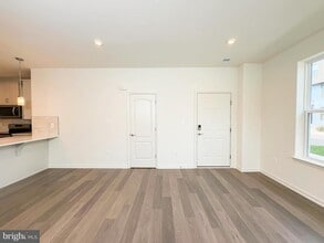 10001 -B American Pharoah Ln in Laurel, MD - Building Photo - Building Photo