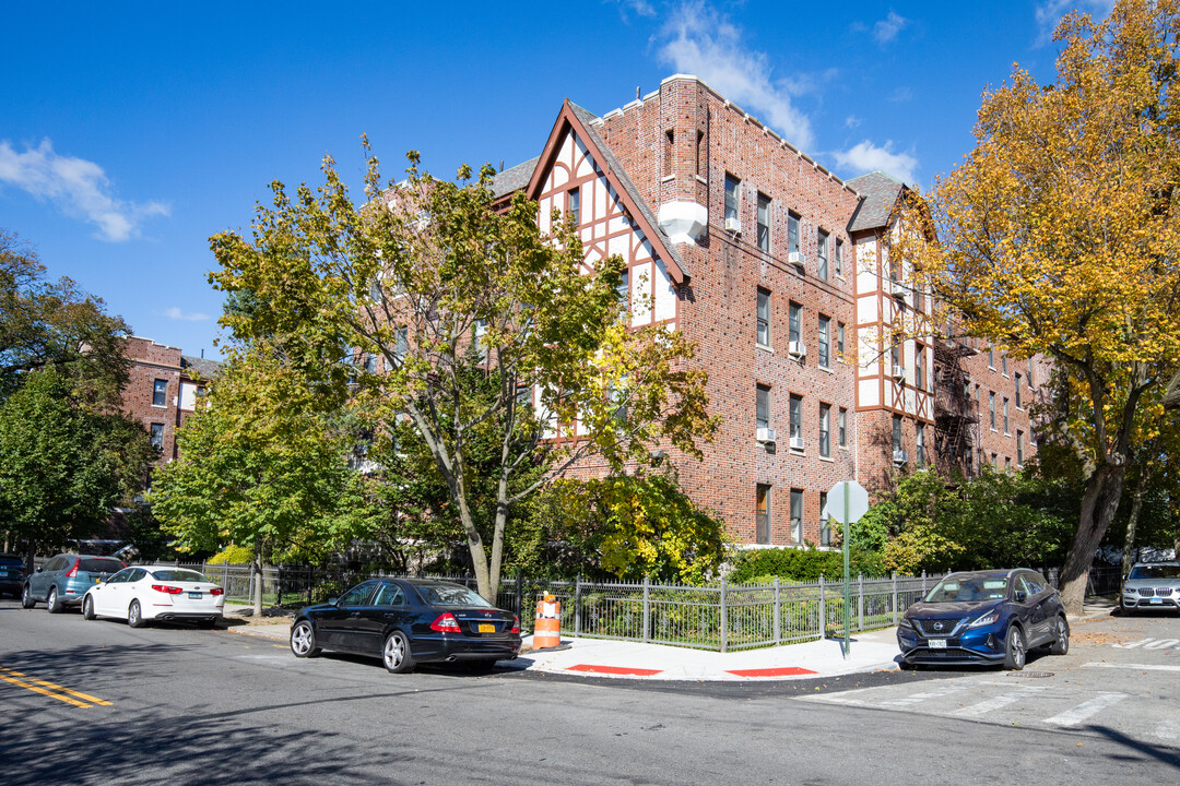 The Towers in Beechhurst, NY - Building Photo