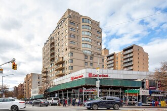 13347 Sanford Ave in Flushing, NY - Foto de edificio - Building Photo