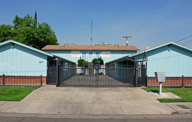 1675 N Tielman Ave in Fresno, CA - Building Photo - Building Photo