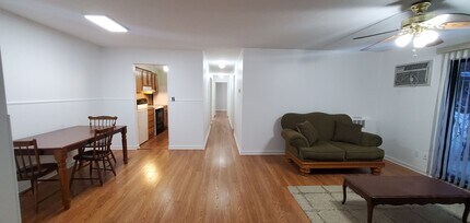 23861 David Dr, Unit David Drive in North Olmsted, OH - Foto de edificio - Building Photo