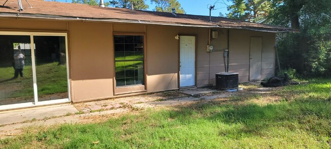 1110 Spruce St in Leesville, LA - Building Photo - Building Photo