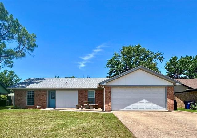 204 Windcrest Dr in Keller, TX - Foto de edificio