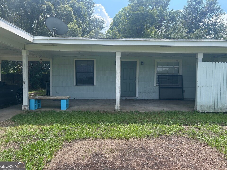 102 Kives Ln in St. Marys, GA - Building Photo