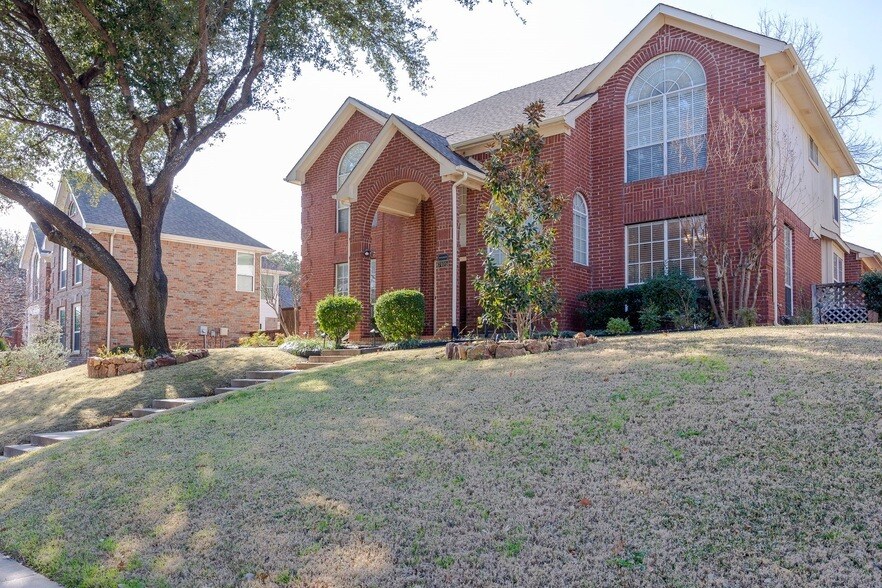 7405 Stoney Point Dr in Plano, TX - Foto de edificio