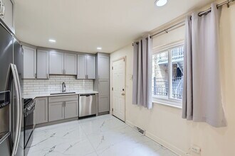 1542 W Fargo Ave in Chicago, IL - Building Photo - Building Photo