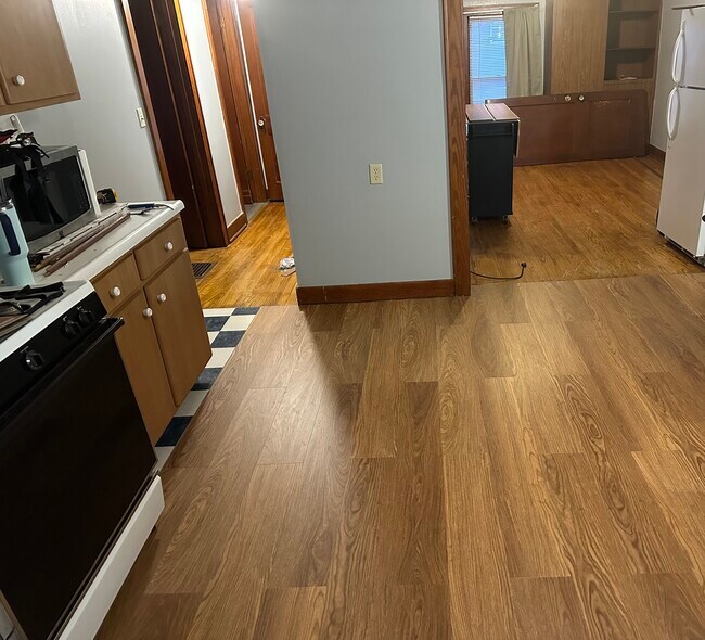 537 Clinton Ave, Unit Clinton B in Morgantown, WV - Foto de edificio - Building Photo