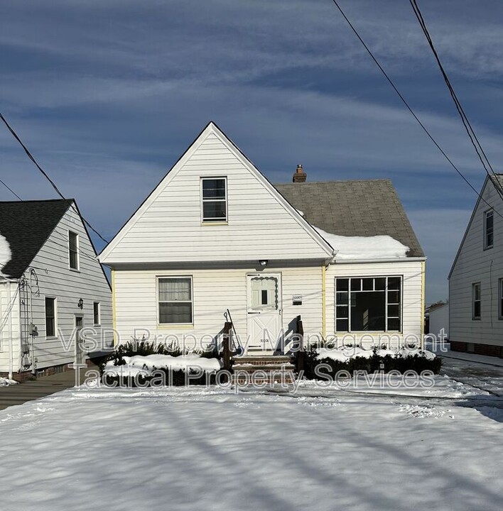 10301 Granger Rd in Cleveland, OH - Building Photo