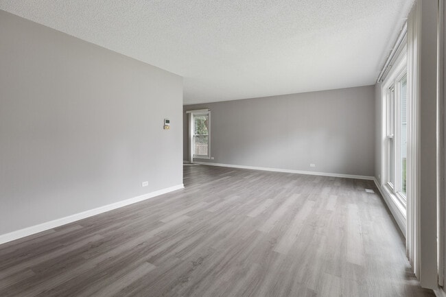 135 Encina Dr in Naperville, IL - Building Photo - Building Photo