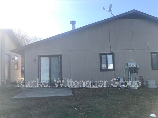 19 Twin Oaks Dr in Belleville, IL - Building Photo - Building Photo