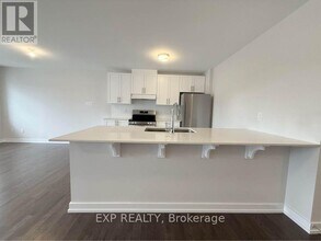 542 Oldenburg Ave in Ottawa, ON - Building Photo - Building Photo