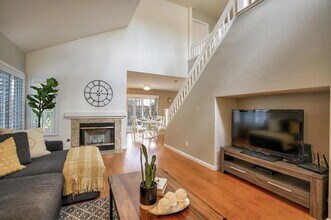 923 Oranda Ter in Fremont, CA - Foto de edificio - Building Photo