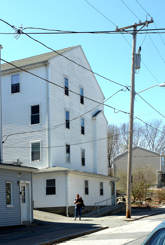 184 Sayles St in Woonsocket, RI - Building Photo - Building Photo