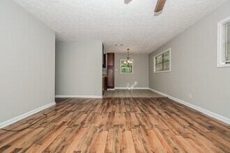 999 Fairview Rd in Stockbridge, GA - Building Photo - Building Photo