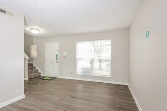 8124 Painted Pony Dr in Indianapolis, IN - Foto de edificio - Building Photo