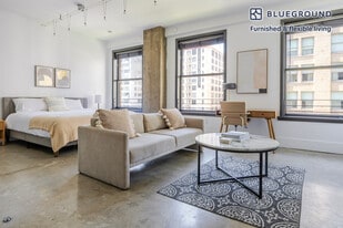 810 S Spring St in Los Angeles, CA - Building Photo