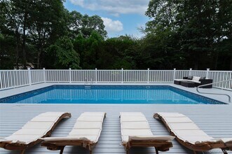 58 Homewood Dr in Hampton Bays, NY - Building Photo - Building Photo