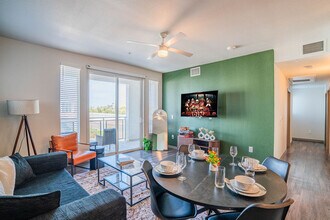 9600 W Georgia Ave in Glendale, AZ - Foto de edificio - Building Photo