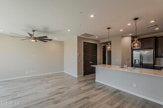 4704 S Glacier in Mesa, AZ - Foto de edificio - Building Photo