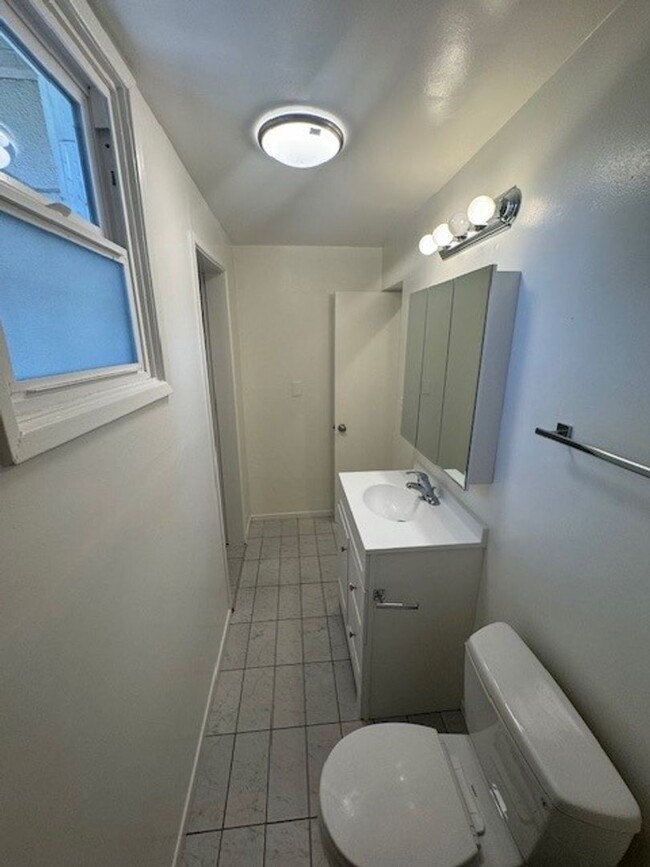 8711 W Knl Dr in West Hollywood, CA - Building Photo - Building Photo