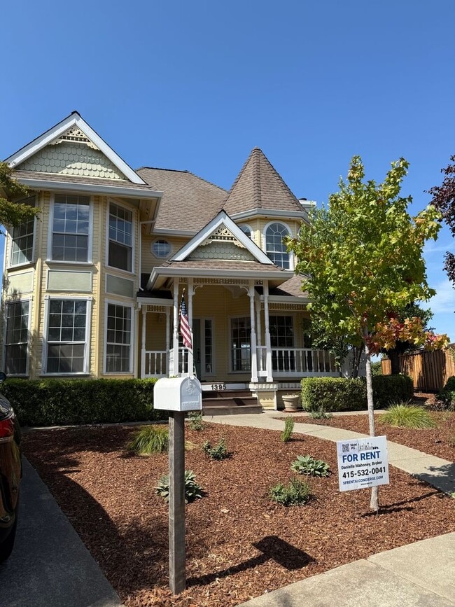 1395 Grove Ct in St Helena, CA - Building Photo - Building Photo