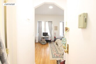 856 W End Ave in New York, NY - Building Photo - Building Photo
