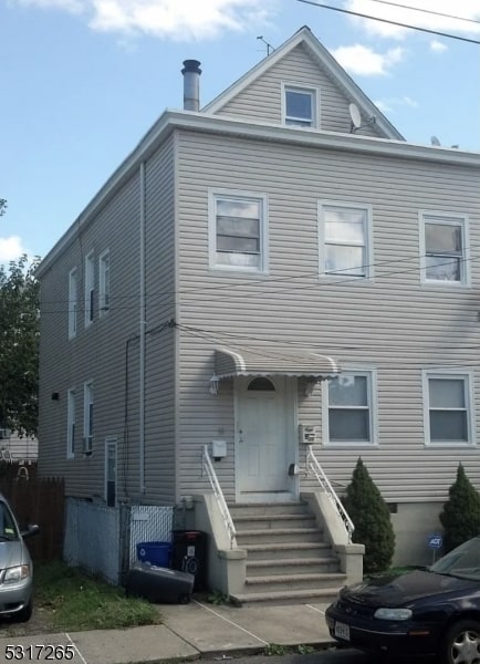 property at 10 Riverside Pl