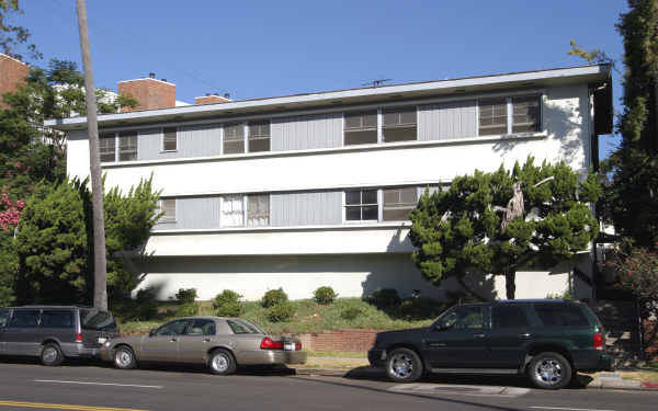 11973 Montana Ave in Los Angeles, CA - Building Photo