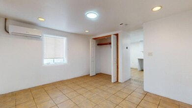 1207 Barelas St SW, Unit C in Albuquerque, NM - Building Photo - Building Photo