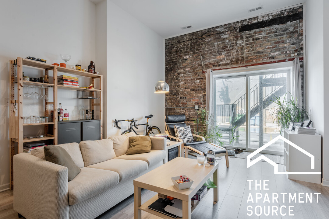 2023 S Throop St, Unit 1W in Chicago, IL - Foto de edificio