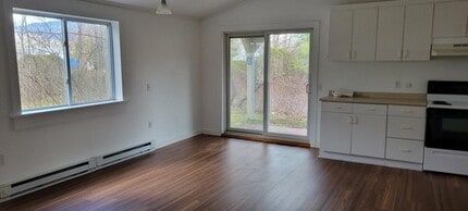 87 Cone Rd in Manchester Center, VT - Foto de edificio - Building Photo