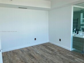 650 NE 32nd St, Unit 4408 in Miami, FL - Foto de edificio - Building Photo