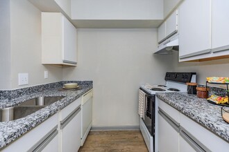 Montebello Gardens in Houston, TX - Building Photo - Building Photo