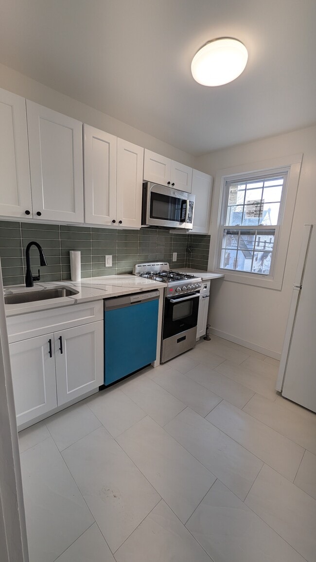 147 Locust St, Unit 2, Unit 2