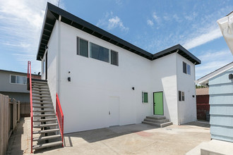 445 Huntington Ave in San Bruno, CA - Building Photo - Building Photo