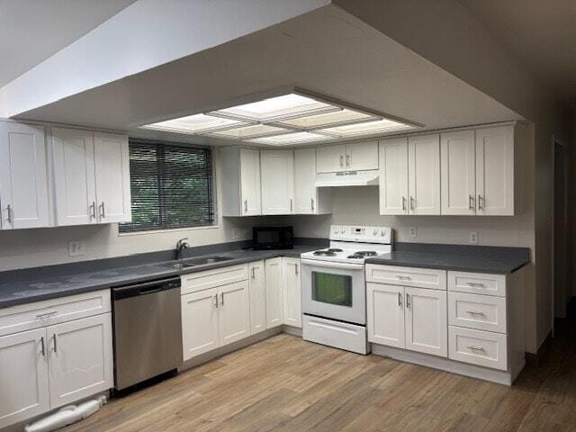 property at 2122 Orchard Dr