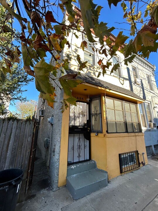 1008 S 3rd St in Camden, NJ - Building Photo