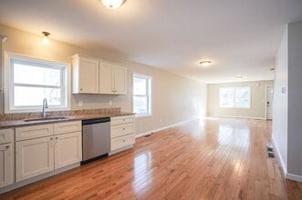 18 Healey St in Springfield, MA - Building Photo - Building Photo