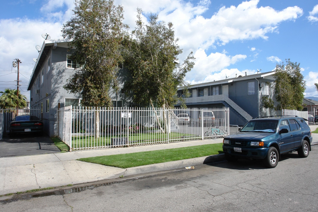 13629-13645 Runnymede St in Van Nuys, CA - Building Photo