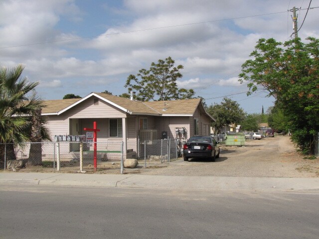 930-940 Sterling Rd in Bakersfield, CA - Foto de edificio