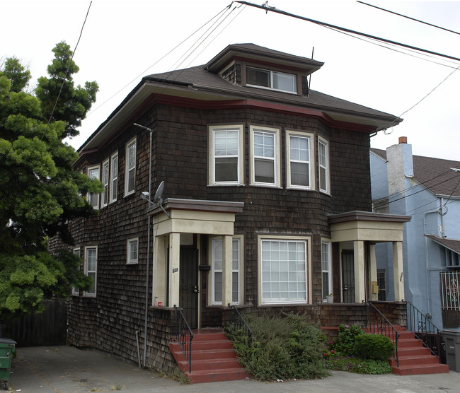 529 E 19th St in Oakland, CA - Foto de edificio - Building Photo