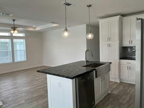 568 Plaza Del Sol in North Fort Myers, FL - Building Photo - Building Photo