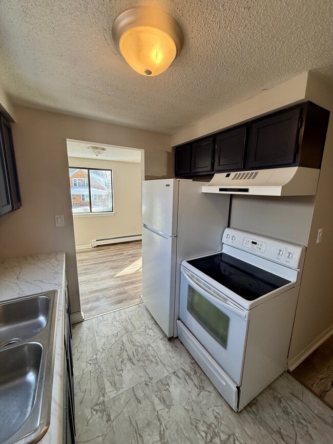 156 Melrose St, Unit 4 in Buffalo, NY - Foto de edificio - Building Photo