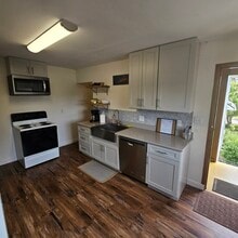 180 2nd St, Unit B in Cathlamet, WA - Building Photo - Building Photo
