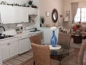 916 Green Bay Rd in Winnetka, IL - Foto de edificio - Building Photo