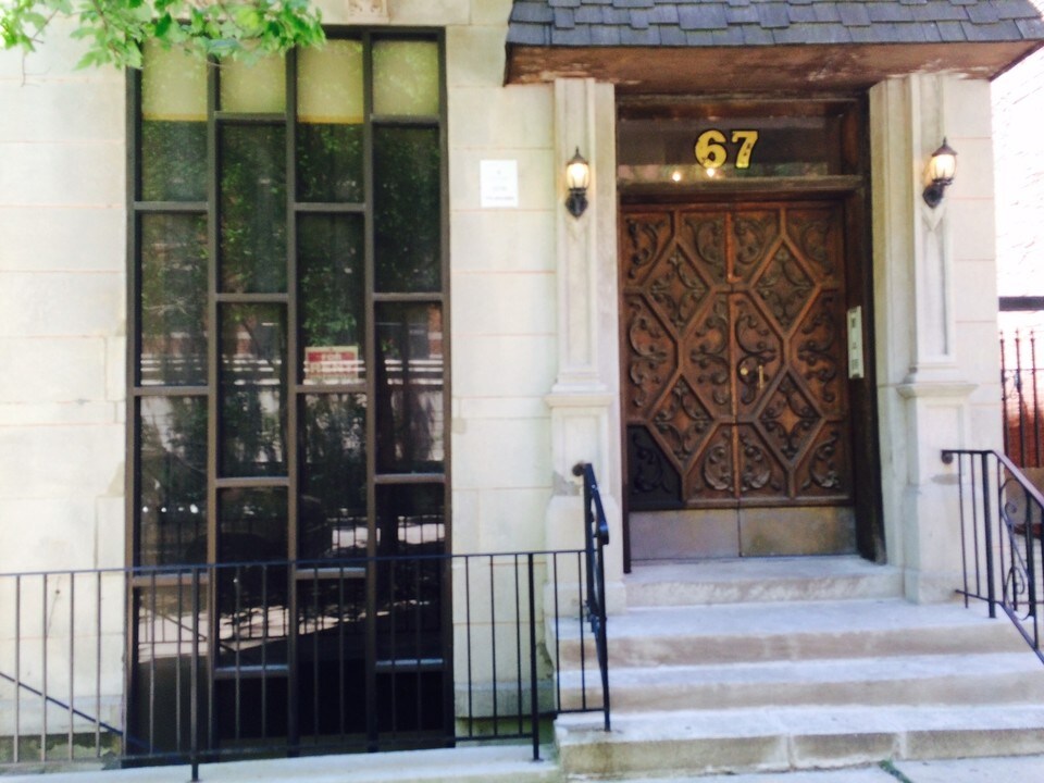 65-67 W Chestnut St in Chicago, IL - Foto de edificio