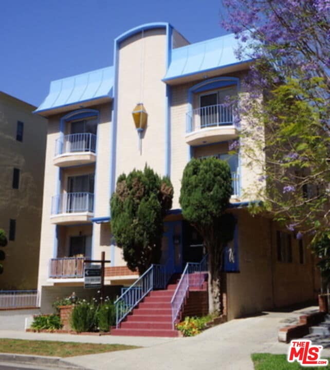 1418 S Bentley Ave in Los Angeles, CA - Building Photo - Building Photo