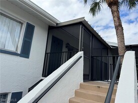 4070 Looking Glass Ln in Naples, FL - Building Photo